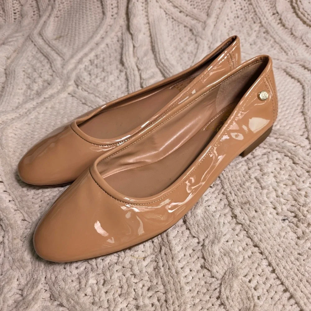 Vince Camuto Minndy Ballet Flats Nude Patent Leather Womens 7M Excellent